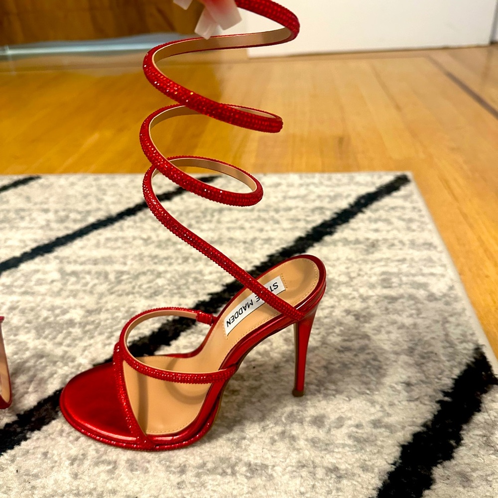 Steve Madden strappy red heals ♥️